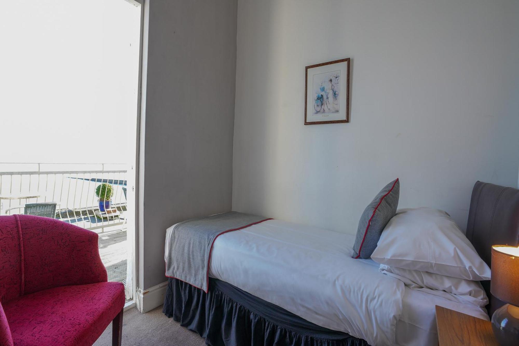 Oyo Shanklin Beach Hotel Esterno foto